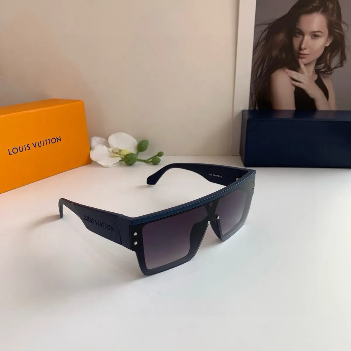 Louis Lentes Vuitton Waimea