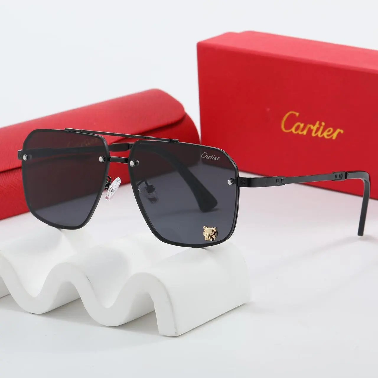Cartier Lentes Panthère Aviator.